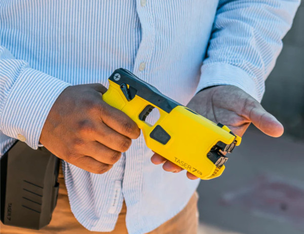 TASER 7 CQ in Hand